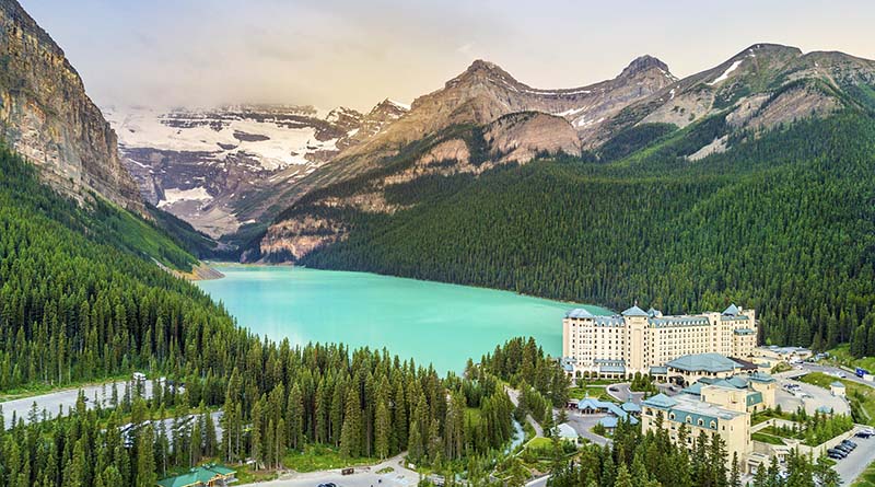 The Fairmont Chateau Lake Louise in beautiful surroundings