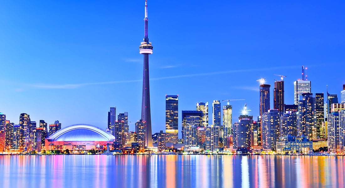 toronto skyline at night