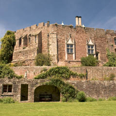 berkeley castle cotswolds uk  AdobeStock 128687958