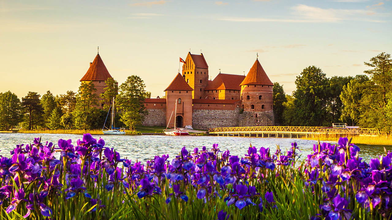 must see 3 trakai island castle