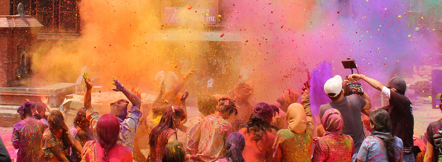 https://i.gocollette.com/tour-media-manager/tours/asia/india/532/packages/alt-holi/top-carousel/indiastreasures_hero1_holi.jpg