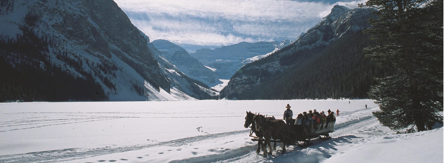 https://i.gocollette.com/tour-media-manager/tours/north-america/canada/281/packages/master-package/top-carousel/canadaswinterwonderland_hero1_sleighride.jpg
