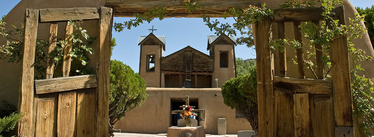 https://i.gocollette.com/tour-media-manager/tours/north-america/usa/274/packages/master-package/top-carousel/spotlightonsantafe_hero1_el-santuario-de-chimayo.jpg