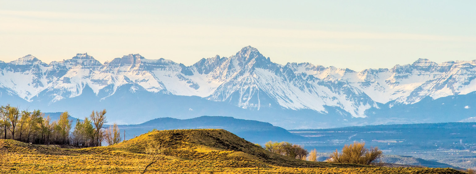 https://i.gocollette.com/tour-media-manager/tours/north-america/usa/282/packages/master-package/top-carousel/coloradorockiesftnorthernparks_hero2_rockymts.jpg